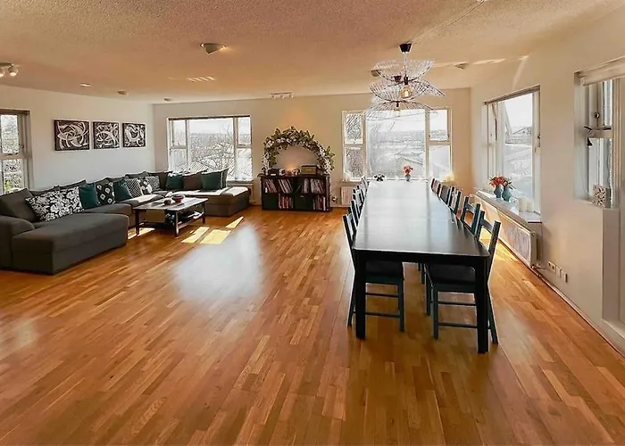 Family Friendly Home Close To Golden Circle And To City Central!