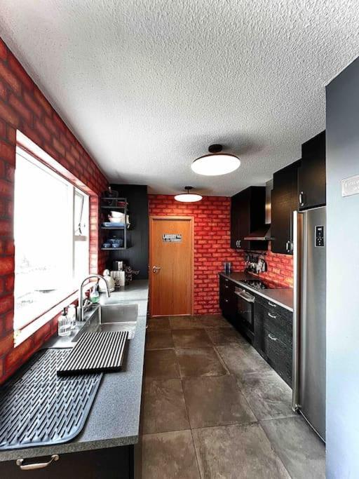 Family Friendly Close To Golden Circle And To Central! *