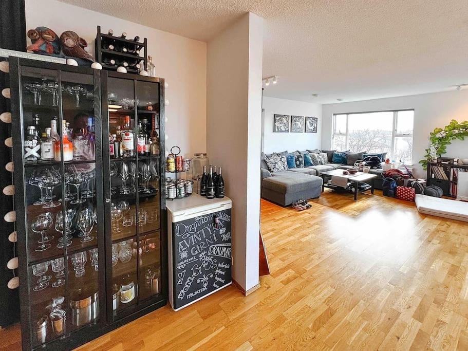 Apartment Family Friendly Close To Golden Circle And To Central!