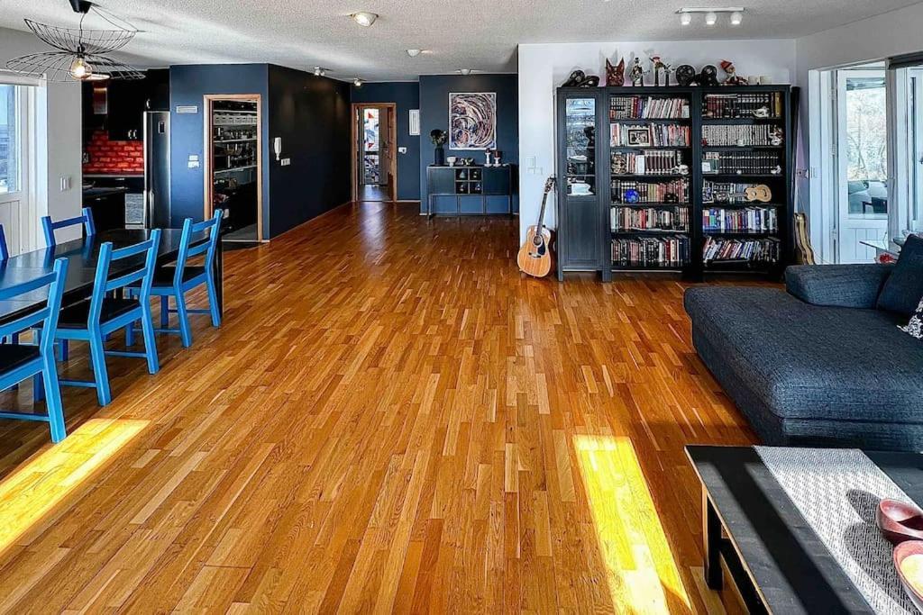Apartment Family Friendly Close To Golden Circle And To Central! *