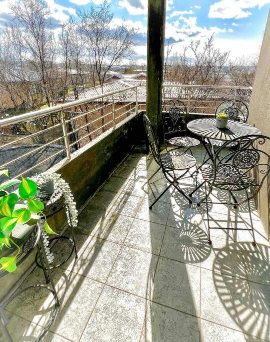 Family Friendly Close To Golden Circle And To Central!