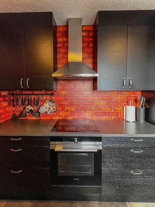 Apartment Family Friendly Close To Golden Circle And To Central! *